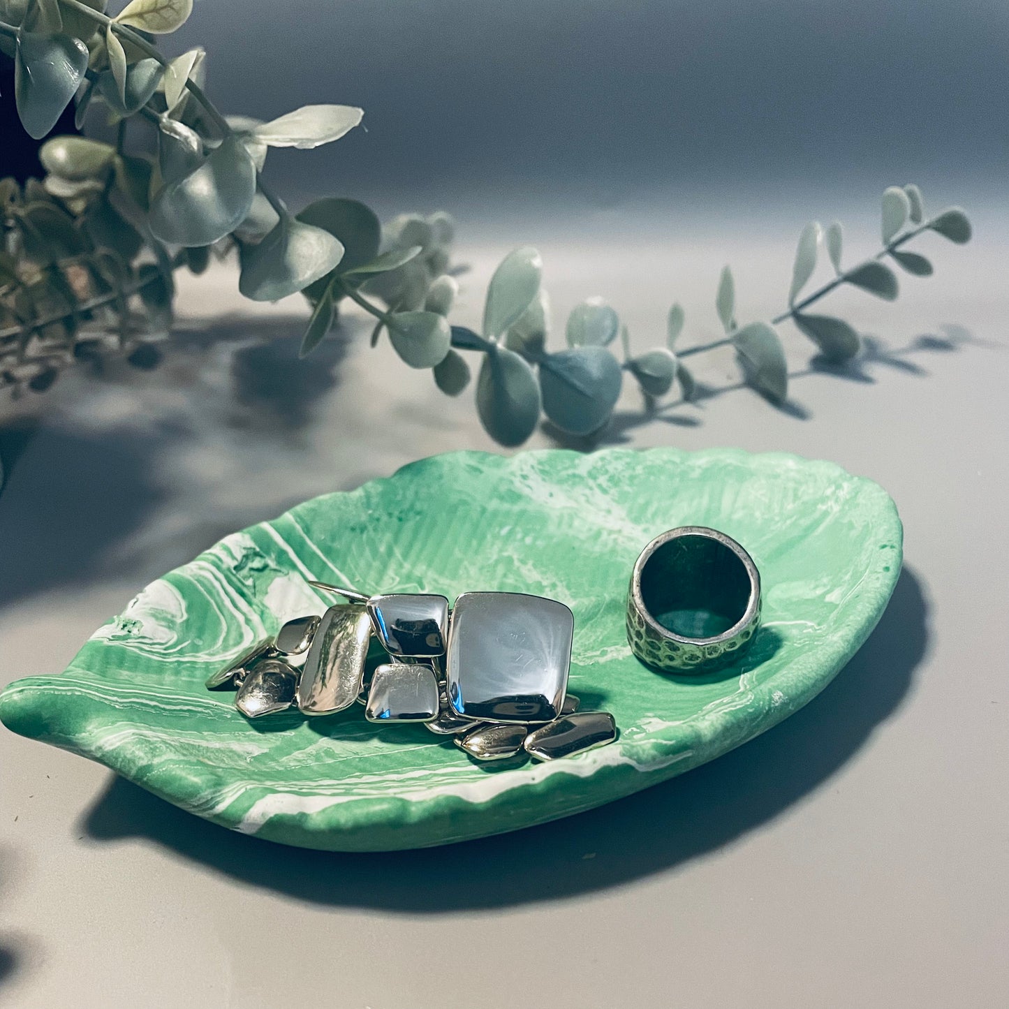 Small leaf tray tray